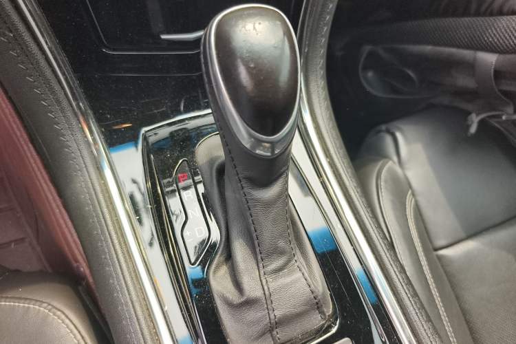 Used Cadillac ATS-L 2017 28T Fashion Edition Gear Lever