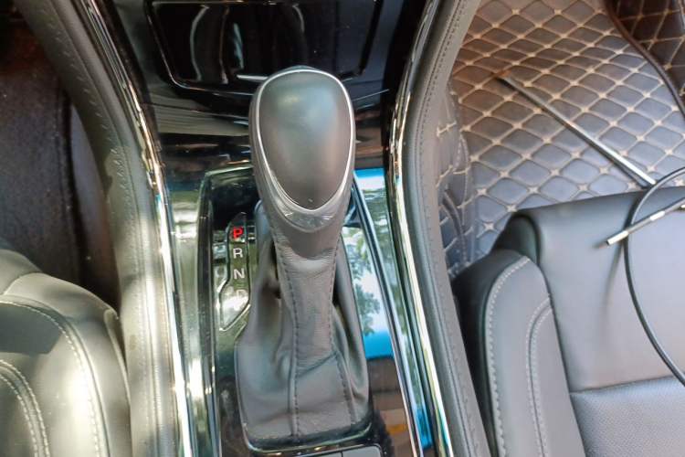 Used Cadillac ATS-L 2017 28T Fashion Edition Gear Lever