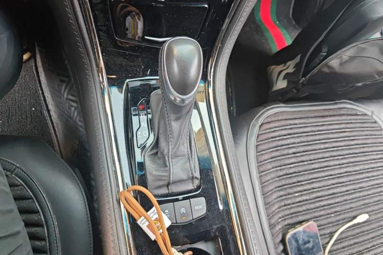 Used Cadillac ATS-L 2017 28T Fashion Edition Gear Lever