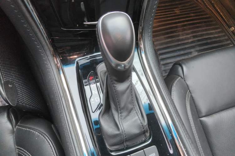 Used Cadillac ATS-L 2017 28T Fashion Edition Gear Lever