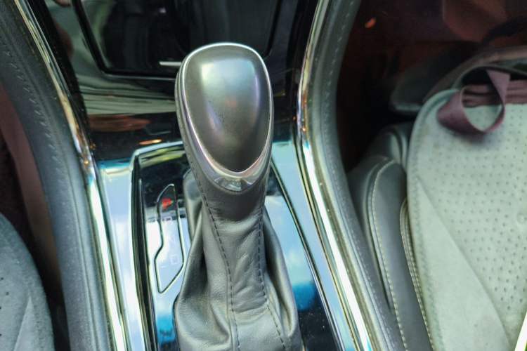 Used Cadillac ATS-L 2017 28T Fashion Edition Gear Lever