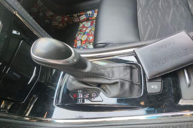 Used Cadillac ATS-L 2017 28T Tech Edition Gear Lever