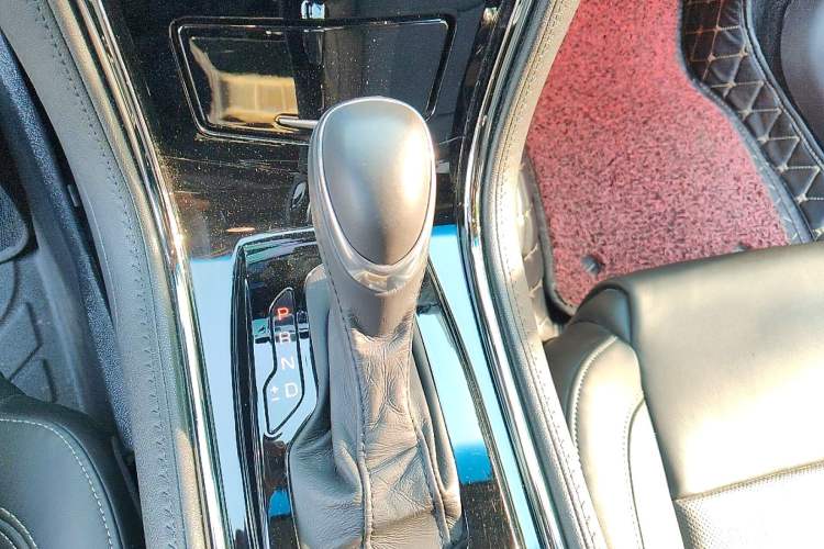 Used Cadillac ATS-L 2017 28T Fashion Edition Gear Lever