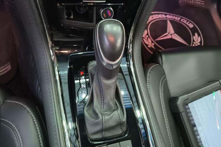 Used Cadillac ATS-L 2017 28T Tech Edition Gear Lever