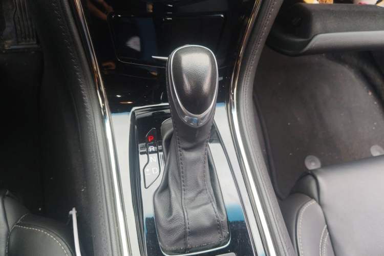 Used Cadillac ATS-L 2017 28T Fashion Edition Gear Lever