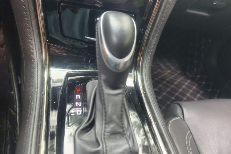 Used Cadillac ATS-L 2017 28T Fashion Edition Gear Lever