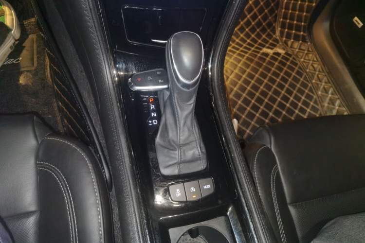 Used Cadillac ATS-L 2017 28T Fashion Edition Gear Lever