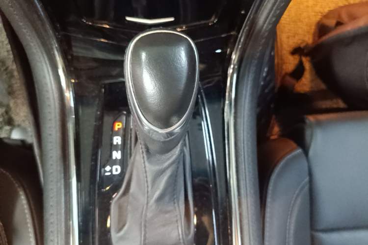 Used Cadillac ATS-L 2017 28T Fashion Edition Gear Lever
