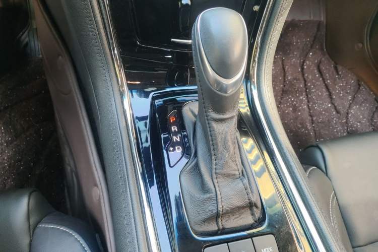 Used Cadillac ATS-L 2017 28T Tech Edition Gear Lever