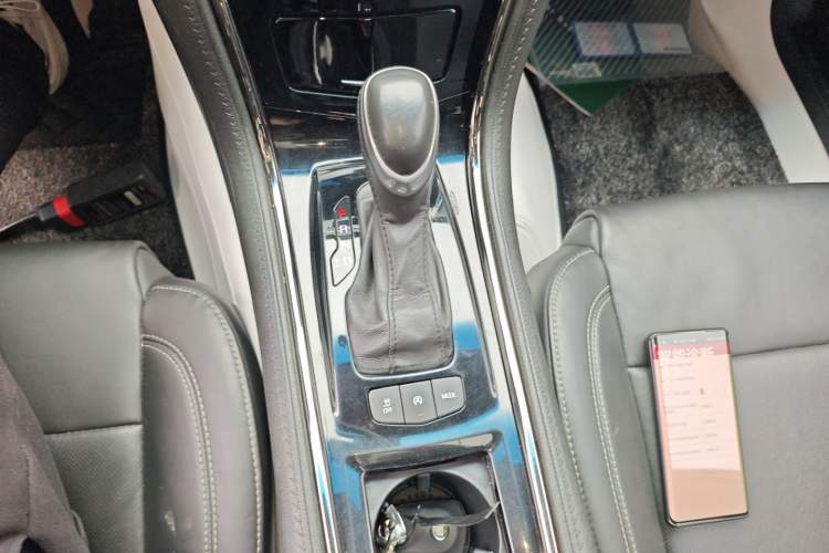 Used Cadillac ATS-L 2017 28T Fashion Edition Gear Lever