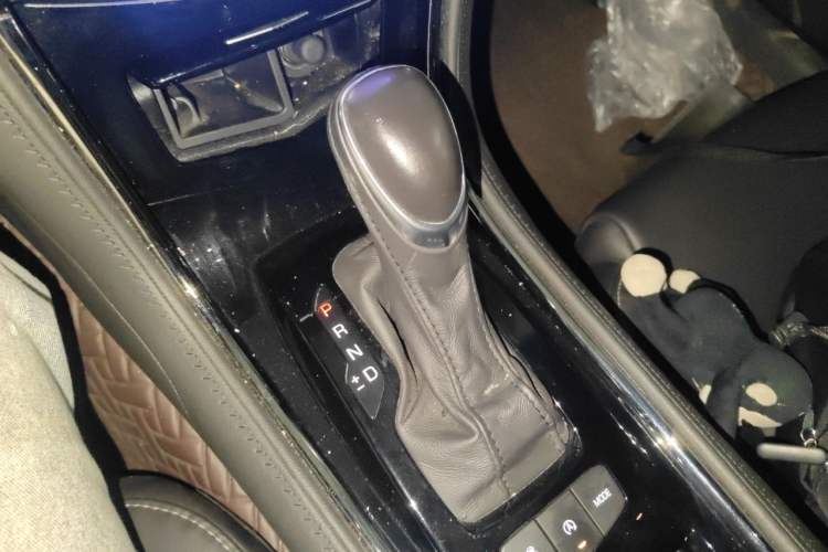 Used Cadillac ATS-L 2017 28T Tech Edition Gear Lever