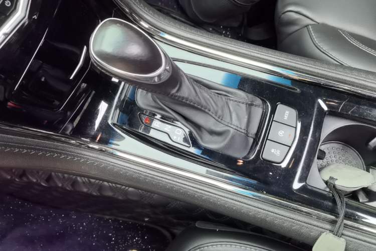 Used Cadillac ATS-L 2017 28T Tech Edition Gear Lever