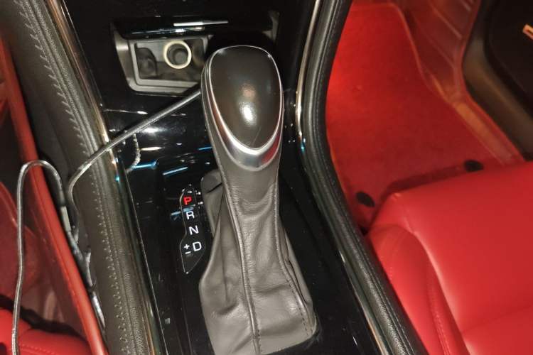Used Cadillac ATS-L 2017 28T Fashion Edition Gear Lever