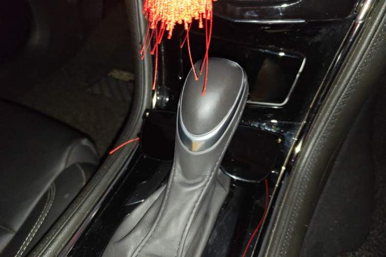 Used Cadillac ATS-L 2017 28T Fashion Edition Gear Lever