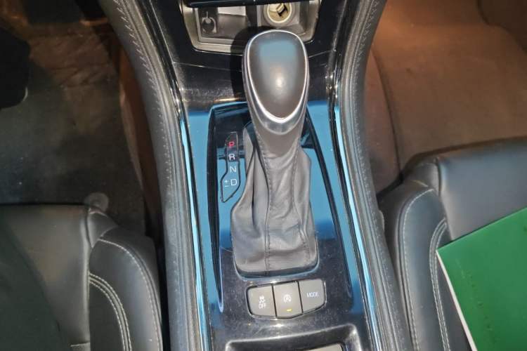 Used Cadillac ATS-L 2017 28T Fashion Edition Gear Lever