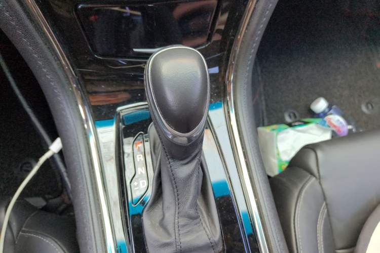 Used Cadillac ATS-L 2017 28T Fashion Edition Gear Lever
