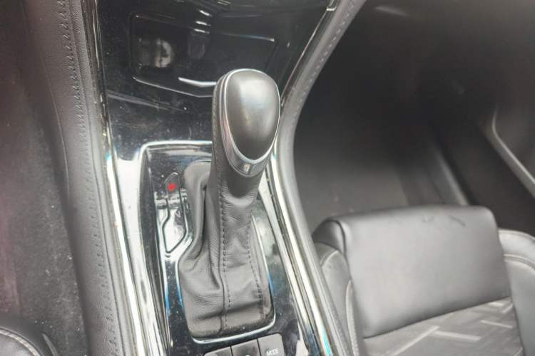 Used Cadillac ATS-L 2017 28T Tech Edition Gear Lever