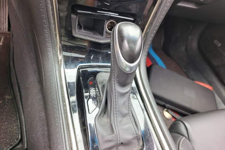Used Cadillac ATS-L 2017 28T Tech Edition Gear Lever