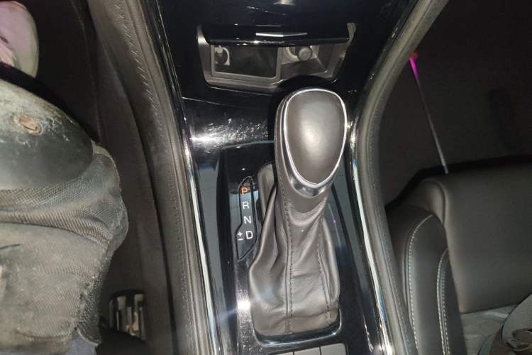 Used Cadillac ATS-L 2017 28T Tech Edition Gear Lever