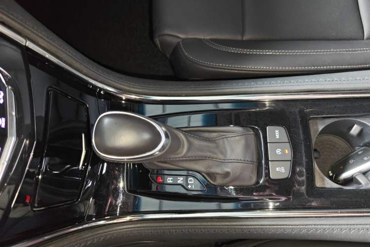 Used Cadillac ATS-L 2017 28T Fashion Edition Gear Lever