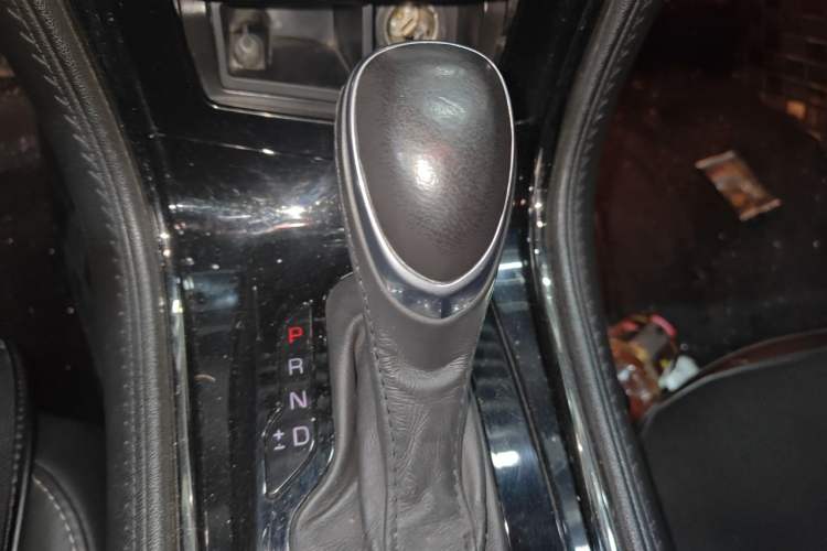 Used Cadillac ATS-L 2017 28T Fashion Edition Gear Lever