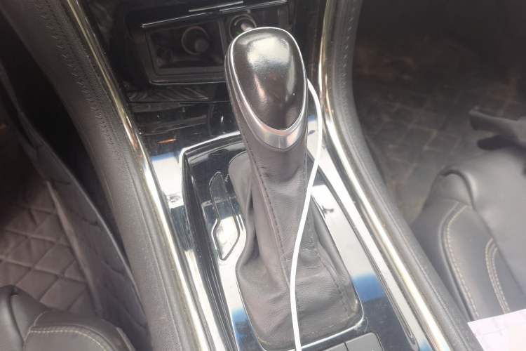 Used Cadillac ATS-L 2017 28T Fashion Edition Gear Lever
