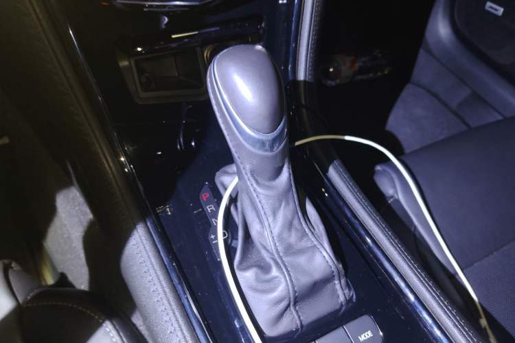 Used Cadillac ATS-L 2017 28T Fashion Edition Gear Lever