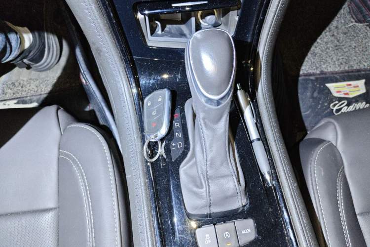 Used Cadillac ATS-L 2017 28T Fashion Edition Gear Lever