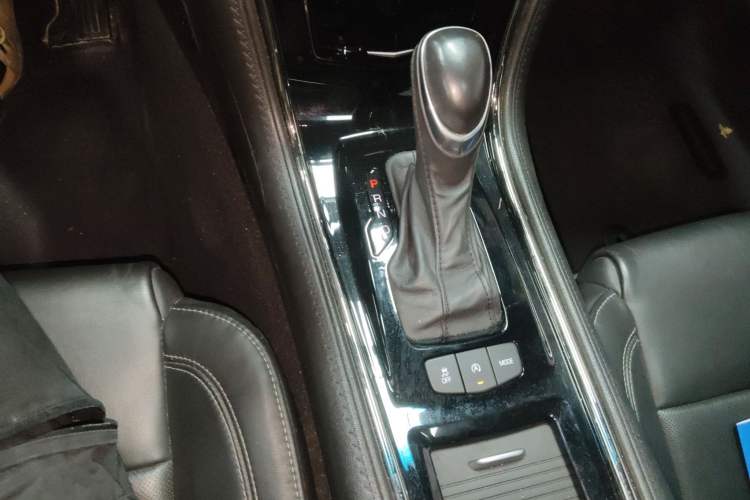 Used Cadillac ATS-L 2017 28T Fashion Edition Gear Lever