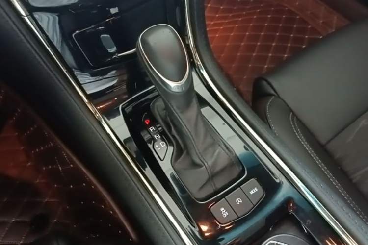 Used Cadillac ATS-L 2017 28T Tech Edition Gear Lever