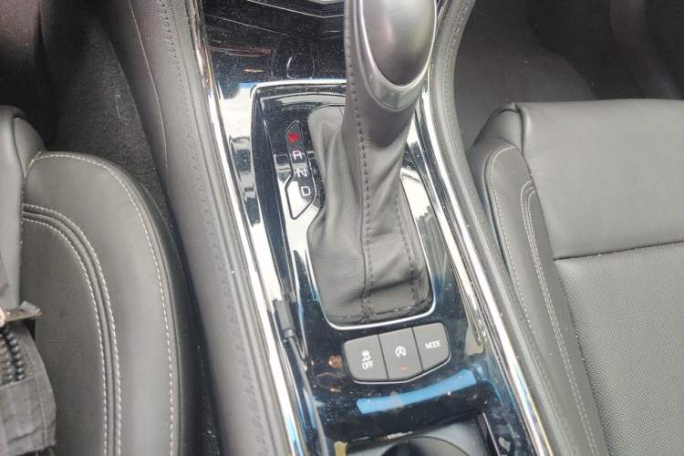 Used Cadillac ATS-L 2017 28T Fashion Edition Gear Lever