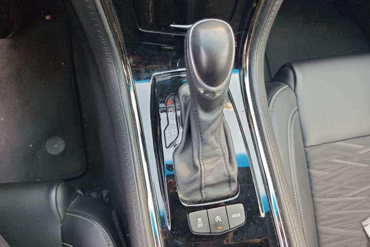 Used Cadillac ATS-L 2017 28T Tech Edition Gear Lever