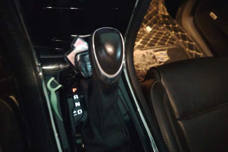 Used Cadillac ATS-L 2017 28T Fashion Edition Gear Lever