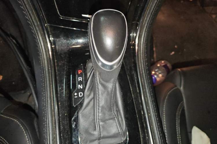 Used Cadillac ATS-L 2017 28T Fashion Edition Gear Lever