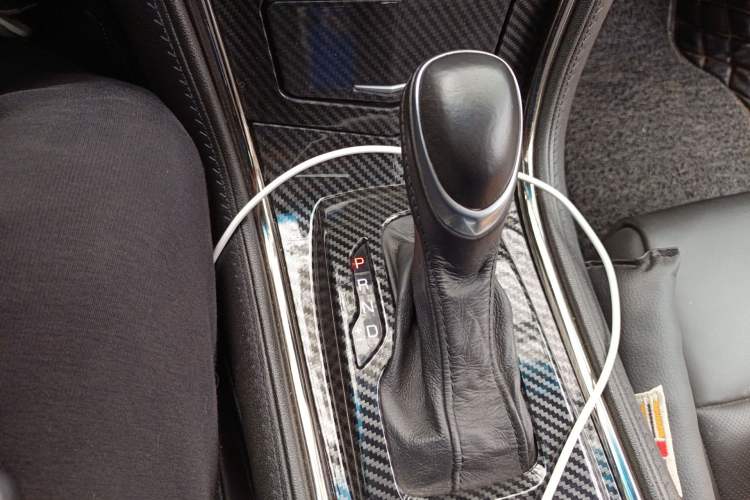 Used Cadillac ATS-L 2017 28T Fashion Edition Gear Lever