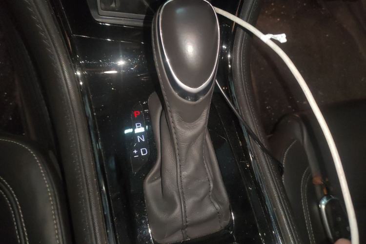 Used Cadillac ATS-L 2017 28T Fashion Edition Gear Lever