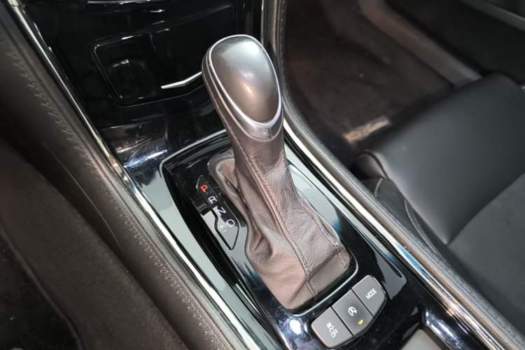 Used Cadillac ATS-L 2017 28T Tech Edition Gear Lever