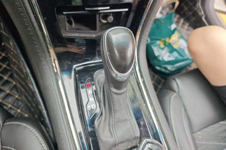 Used Cadillac ATS-L 2017 28T Tech Edition Gear Lever