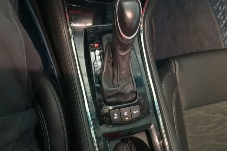 Used Cadillac ATS-L 2017 28T Tech Edition Gear Lever