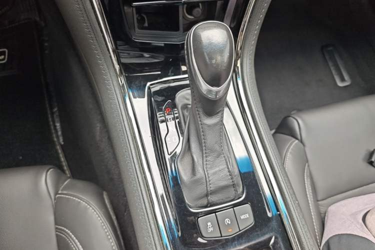 Used Cadillac ATS-L 2017 28T Tech Edition Gear Lever