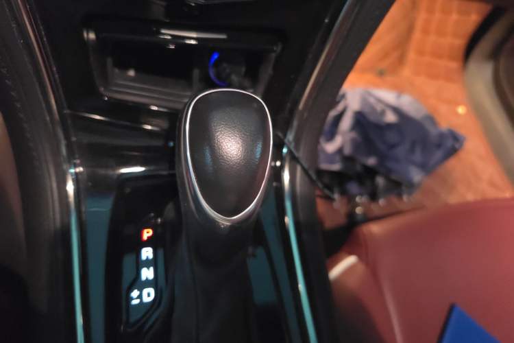 Used Cadillac ATS-L 2017 28T Fashion Edition Gear Lever