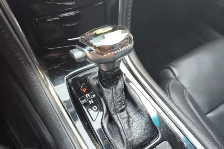 Used Cadillac ATS-L 2017 28T Fashion Edition Gear Lever