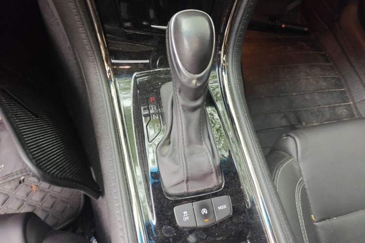 Used Cadillac ATS-L 2017 28T Fashion Edition Gear Lever