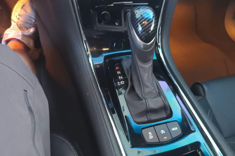 Used Cadillac ATS-L 2017 28T Tech Edition Gear Lever