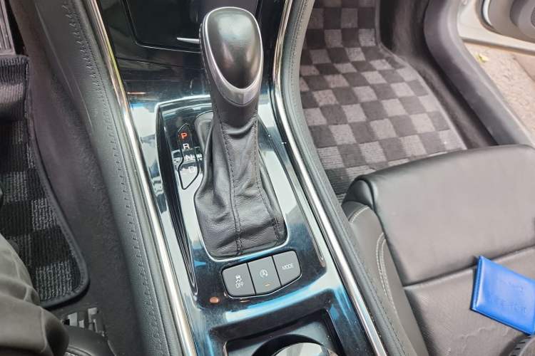 Used Cadillac ATS-L 2017 28T Fashion Edition Gear Lever
