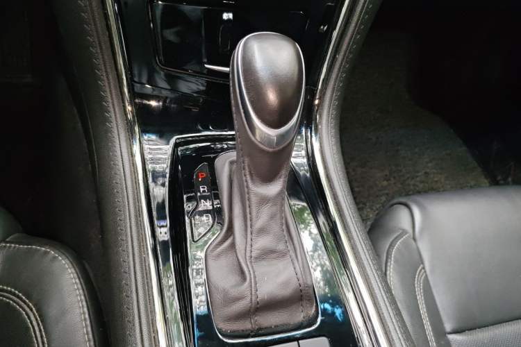 Used Cadillac ATS-L 2017 28T Fashion Edition Gear Lever