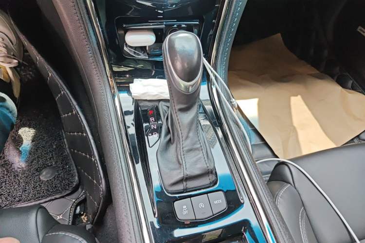 Used Cadillac ATS-L 2017 28T Tech Edition Gear Lever