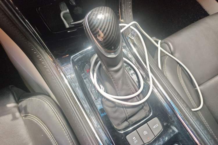 Used Cadillac ATS-L 2017 28T Fashion Edition Gear Lever