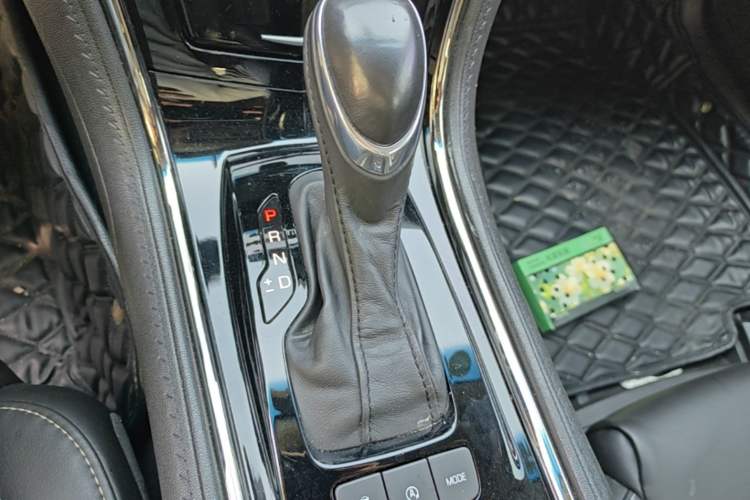 Used Cadillac ATS-L 2017 28T Fashion Edition Gear Lever