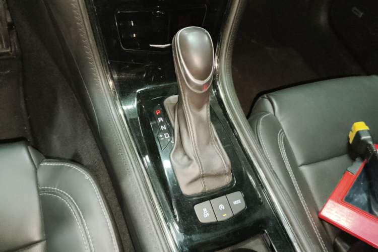 Used Cadillac ATS-L 2017 28T Fashion Edition Gear Lever